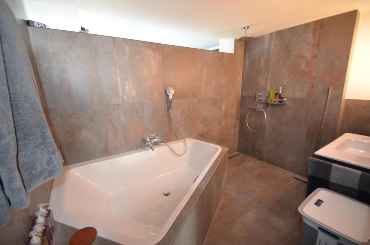Messe, Airport, Outlet Metzingen * Steinenbronn